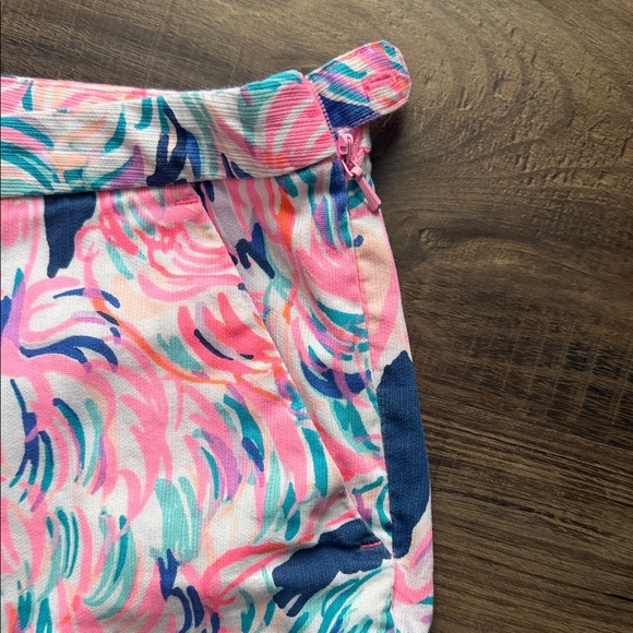 Lilly Pulitzer Women's Scalloped Shorts - Picture 2 of 4